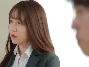 Một người đàn ông trung niên yêu đàn ông và phụ nữ vàng