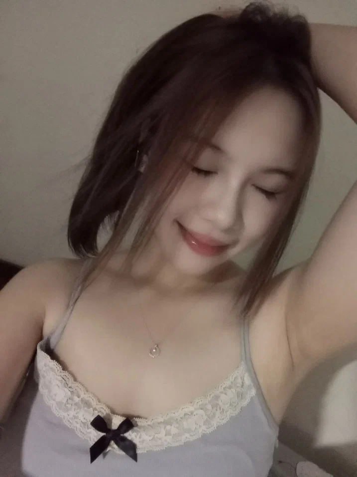 Em nhân viên phục vụ dễ thương nghiện làm tình
